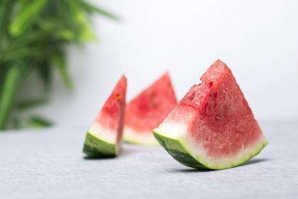 梦见剥瓜吃,剥瓜吃瓜，探寻潜意识中的神秘寓意