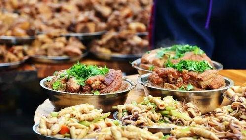 农村的酒席吃瓜,热闹非凡的吃瓜盛宴