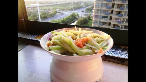 雪山上吃瓜,冰封世界里的夏日瓜香之旅